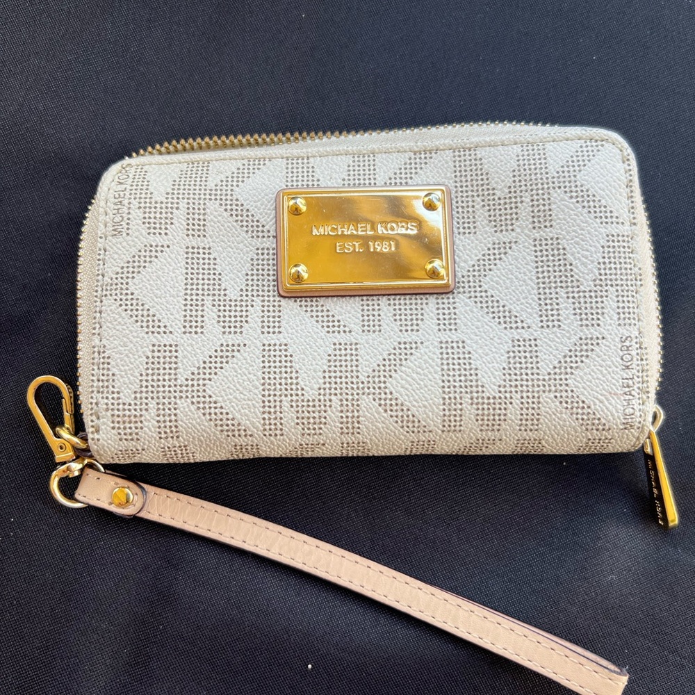 Michael Kors Cream Wristlet Wallet